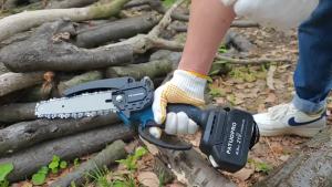Cordless Electric Chain Saw Made in Japan Rechargeable Handheld Electric Chainsaw 36v to 198v Optional 2pc Lithium Battery Portable Woodworking Handheld Pruning