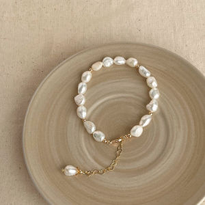 Elegant Natural Pearl Bracelet for Women Baroque Style Vintage Fashion Jewelry Gift for Best Friend Retro Sophisticated Charm