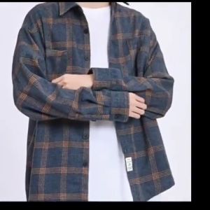 AZHENS STUDIO แฟชั่นผู้ชายใหม่เสื้อเชิ้ตแขนยาวแนวโน้มเสื้อลายสก๊อตกระเป๋าคู่เสื้อโค้ตสวมสบาย สื้อลายสก๊อต ช