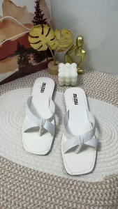 RD708 [𝓒𝓪𝓵𝓵𝓮𝔂] • Mirai Black Leather Cross-Strap Flat Sandals