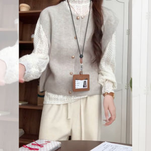 ชุดเสื้อถักคอสูงครึ่งตัวสไตล์เกาหลีแฟชั่นฤดูใบไม้ผลิ 2025 สำหรับผู้หญิง พร้อมกระดุมทองเล็ก สไตล์ย้อนยุค เสื้อคลุมกันหนาวแบบสวมหัว