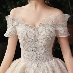 gaun pengantin renda mutiara putih