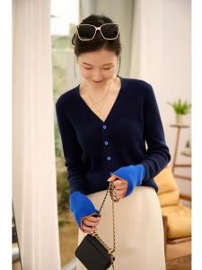 เสื้อคาร์ดิแกนถักคอวีแขนยาวสไตล์ฝรั่งเศสสำหรับผู้หญิง เสื้อคลุมกันหนาวแบบสวมหัวทรงเข้ารูปสไตล์เกาหลีฤดูใบไม้ร่วงใหม่
