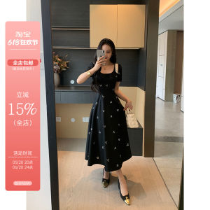 ชุดเดรสยาวปานกลางปักลายนกอินทรีสีดำ XINYI ทรงเอเข้ารูปเอวสูง แขนสั้น คอวี สไตล์ลำลอง ฤดูร้อน 2025