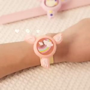 นาฬิกาข้อมือ LED กันยุง กังหันลม และไฟ LED สําหรับเด็ก