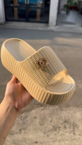 Dép Bánh Mì Nữ Đế Dày 7phân gắn Logo Chữ EVA Siêu Nhẹ Mùa Hè Thoáng Khí Màu Đen Kem B693-1🌸🎀