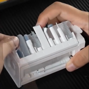 32 in1 Digital cleaning kit for iPhone tablet AirPod screen cleaner headphone cleaning stick computer keyboard cleaning brush  Kit pembersihan 清潔套裝