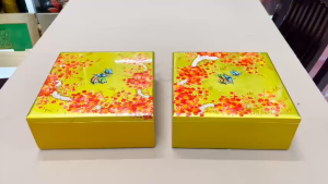 Hộp sơn mài đa năng - Hộp vuông size 23.5x9.5 cm / Họa tiết hoa đào - bướm