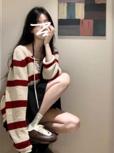 Retro Striped Knitted Sweater Women Early Autumn 2025 New Korean Style Lazy Design Long Sleeve Top Polyester Fiber Knitted Cardigan