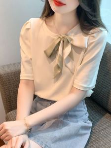 เสื้อยืดแขนสั้นผู้หญิงฤดูร้อนปี 2025 ผ้าพันคอไหมแขนฟองสไตล์ฝรั่งเศส ดีไซน์ทันสมัย เสื้อตัวบนทรงหลวม