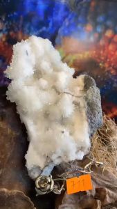 Hốc hoa đá Thạch Anh Quartz tự nhiên lấp lánh tán sắc năng lượng vũ trụ thiền định 711