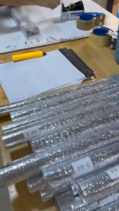 สติกเกอร์ฟอยล์อลูมิเนียม self adhesive Wallpaper กันน้ำมันกระเด็น กันความร้อน ใช้สำหรับติดผนังห้องครัว