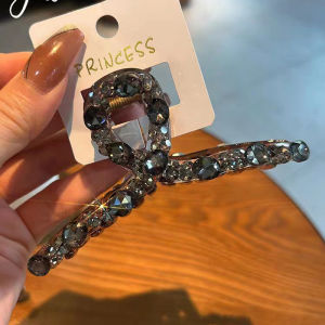 คลิปหนีบผมรูปฉลาม ประดับเพชร ขนาด 11 ซม. สไตล์ Starry Sky Dream ของ Oloey ที่สวมใส่สบายและสวยงามสำหรับผู้หญิง