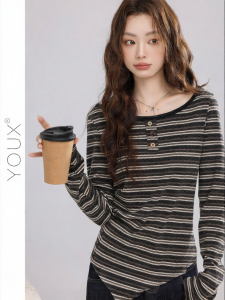 YOUXIANG | Áo Thun Tay Dài Sọc Không Đều Nữ