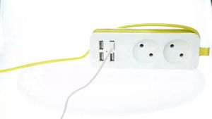 Kontak Traveling 2 Lubang & 4 Port USB: Aksesoris Elektronik Berkualitas