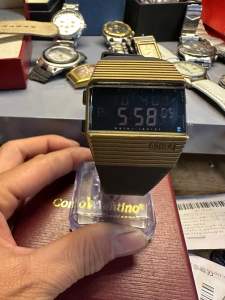 Đồng hồ nam điện tử nam hiệu BOHLAForm vuông size 365mm 4 cốt chỉnh có đèndual timechronographbáo thứcđồng hồ đếm ngượckhung máy và dây đeo chất liệu plastic đáy thép vít chống nướckhóa zin co dập logo hãnghình thức sản phẩm có xước và mòn nhẹ