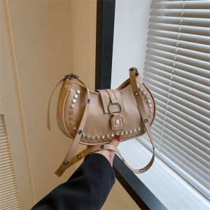 Cool Fashionable Rivet Motorcycle Bag Moon Shape Single Shoulder Crossbody Bag Vintage Versatile Underarm Bag 2023 New Arrival