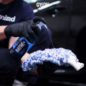 GYEON Q2M Bathe+ 500ml - Automotive Care Ceramic SiO2 Infused Hydrophobic Car Wash Shampoo