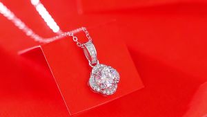 GRA GN1  Italy genuine moissanite 925 Silver Necklace Moissanite Diamond D color 50 points 1 carat Plum Blossom Pendant Womens Gemstone Jewelry With Chain
