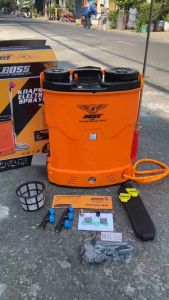 Bình phun thuốc bằng điện BOSS 20 Lít đeo lưng chế độ 1 bơm motor chạy êm dùng phun khử khuẩn trừ sâu và tưới nước Bảo hành 6 tháng