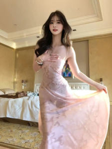 French Gentle Style Beautiful Waist-Cinching Fairy Halter Dress Beachwear Absolutely Stunning Summer Dress Soft Print Off-Shoulder High-Waisted Midi Skirt