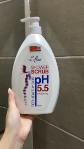 Sữa tắm tẩy tế bào chết Laffair pH 5.5 dưỡng sáng mềm mịn da 1000ml
