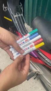 Bút sơn Toyo repaint vẽ lại đế giày vết xước sơn xe vẽ lên kính nhựa cao su thông số lốp xe chấm ốc ...