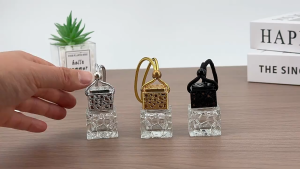 Vỏ rỗng Chai đựng tinh dầu 8ml treo xe hơi thân vuông nắp kim loại.