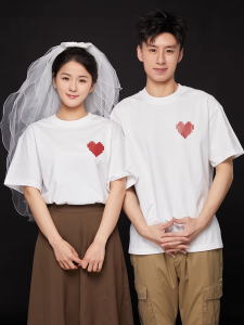 เสื้อยืดคู่รักแขนสั้นฤดูร้อนสำหรับคู่รัก ผ้าฝ้ายผสมโพลีเอสเตอร์ ทรงหลวม สไตล์เรียบง่าย ลายพิมพ์ คอกลม ปกติ