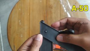 Segitiga Pengaman Mobil Mogok Merek Izy 2 Pcs COD Bayar Di Tempat / Planet Hardware