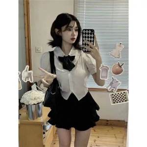 เสื้อเชิ้ตแขนสั้นทรงสลิมฟิตสำหรับผู้หญิง ชุดสองชิ้น ทรงเข้ารูป ทรงเข้ารูป ฤดูร้อน 2024 ชุดแฟชั่นสตรีทสไตล์ใหม่