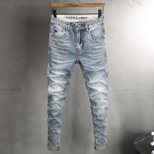 ฤดูใบไม้ร่วง ฤดูหนาว ผู้ชายสไตล์ใหม่ สลิมฟิต กางเกงยีนส์ สีฟ้าพิมพ์สวมใส่ สีขาว ผ้ายีนส์ ยืดได้ วัยรุ่น หลากหลาย ทันสมัย อินเทรนด์ วัยรุ่น