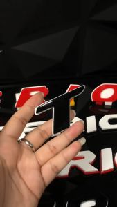 EMBLEM MOBIL KAP MESIN TERIOS VARIASI HURUF TIMBUL 3D BAHAN FIBERGLASS
