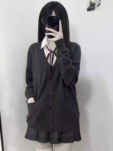 เสื้อคาร์ดิแกนถักแขนยาวสีเทาเข้มสำหรับผู้หญิง เสื้อคลุมกันหนาวสไตล์นักศึกษาญี่ปุ่นฤดูใบไม้ผลิและฤดูใบไม้ร่วง เสื้อคลุมกันหนาว JK เสื้อคลุมกันหนาว