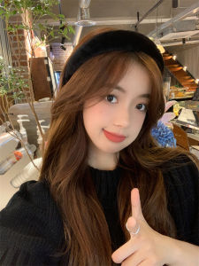 Velvet Hairband: A High Hairline Headband for the 2024 Autumn & Winter Season