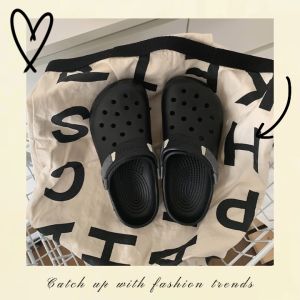 LHFriday ส่งไว รองเท้าแตะแบบสวมหัวโต งานสวยสีทูโทน สวมง่ายใส่สบาย มีรูระบายอากาศอย่างดี งานดีเทลน่ารักโดนใจ มีให้เลือกหลายสี ใส่แมทช์กับชุดไหนก็ปัง ไม่อยากพลาดรีบกดสั่งเลย งานดีมาก ซื้อติดไว้อุ่นใจกว่า