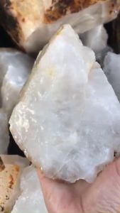 Đó thô Thạch Anh tự nhiên màu trắng loại lớn CHẤT TRONG GIÀ nắng lượng cao