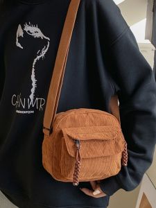 Retro Corduroy Shoulder Bag for Women Casual Japan Style Crossbody Bag with Zipper Closure and Plaid Pattern