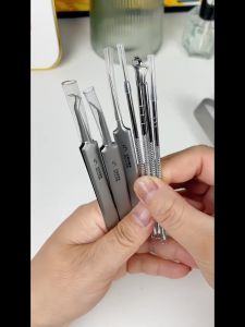 8 ชิ้น ชุดเข็มกดสิวเสี้ยน สุดยอดชุดกําจัดสิวหัวดําสแตนเลส ทําความสะอาดล้ําลึกสําหรับผิวใสไร้ที่ติ ปลอดภัยในผิวผสม