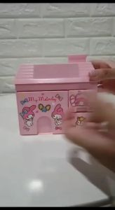 TEMPAT SIMPAN BARANG/PULPEN/KLIP/PERNAK PERNIK STORAGE BOX BENTUK RUMAH KUROMI SANRIO