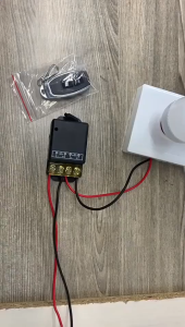 จัดส่ง 24 ชั่วโมง สวิตช์รีโมทคอนโทรลไร้สายกำลังสูง433MHz AC 110V/220V/230V/240V 30A 1Ch เครื่องส่งสัญญาณรับรีเลย์สำหรับไฟ/โคมไฟ/ปั๊มน้ำเปิดปิด รีโมทควบคุมไฟ220v