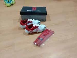 Sepatu Bola Anak Laki Laki Usia 6 - 10 Tahun PAUD TK SD Nomor Size 28 29 30 31 32 33 34 35 36 37 - KIDZTUBS1012212040 - Sepatu Bola Anak dengan Bonus Kaos Kaki - Model SEPATU FOOTBALL Kids - Material Sintetis Combinasi - Ukuran 26-43 - Kondisi Baru - Kemasan Bubel - Produksi Lokal Good Quality