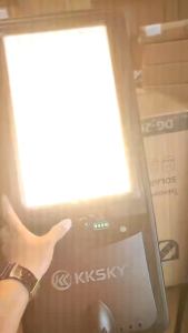 KKSKY ไฟถนนโซล่าเซลล์ 500W1000W1500W ไฟโซล่าเซลล์ ไฟLED แสงขาว แสง 3 สี Solar street light ควบคุมระยะไกล โซลาร์สตรีทไลท์ กันน้ำ IP68 กันฟ้าผ่า