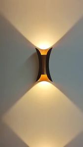 Lampu Dinding Modern Wall Light 2 Arah Minimalis Hitam Emas Waterproof IP65 Dengan Lampu LED Indoor Outdoor Black Gold