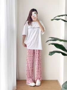 เอวสูงผ้าไหมน้ําแข็งสีชมพูดอกไม้กางเกงขากว้างสําหรับผู้หญิงน้ําหนักเบาฤดูร้อนป้องกันแสงแดดกางเกงลําลองพร้อมกระเป๋า