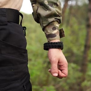 Paracord Survival Bracelet with Magnesium Flint Fire Starter