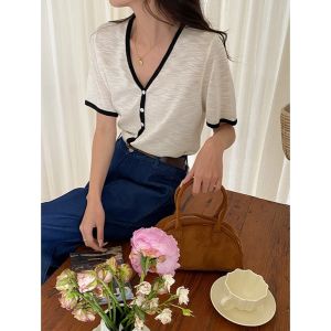 W. Shop เสื้อถักนิตติ้งคอวีแขนสั้น