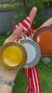 Medali Emas Perak Perunggu Bahan Resin Plus Tali Merah Putih Penghargaan Lomba Kejuaraan Wisuda