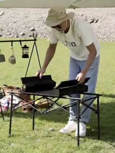 Meja Lipat Outdoor Portable Baja Karbon Ringan Tahan Beban 200kg Cocok untuk Camping Piknik COD