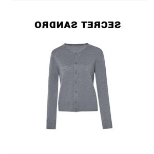 เสื้อสเวตเตอร์ถักแขนยาวนุ่มๆ สำหรับผู้หญิง ฤดูใบไม้ร่วง 2024 แฟชั่นสตรีทสไตล์ คอวี ทรงหลวม แขนยาว ปกสั้น